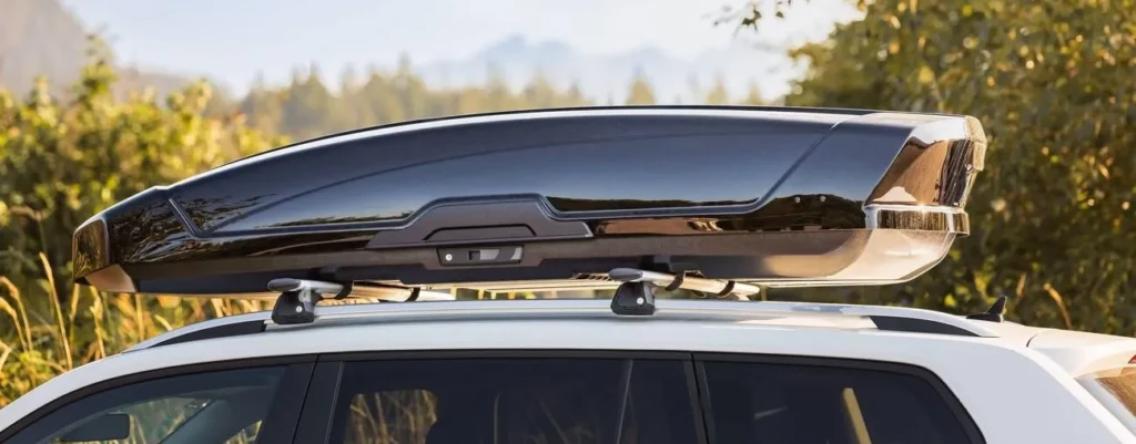 Thule dakkoffer op auto gemonteerd in Minnesota