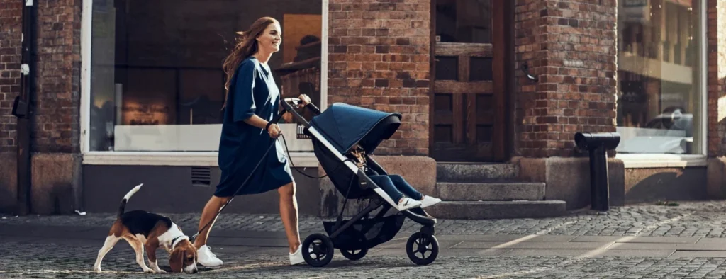 Семья использует коляску Thule в Миннесоте