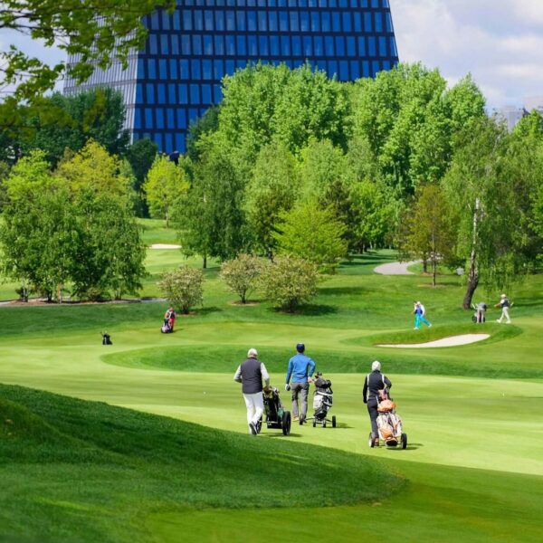 Golf club rentals with fast and reliable delivery for corporate events anywhere in the United States