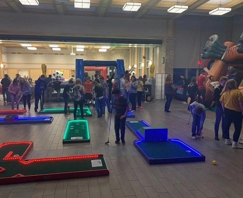 Rent mini golf for wedding